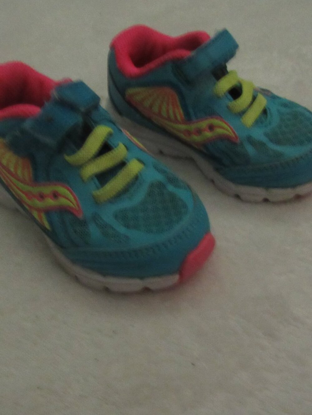 Girls Saucony Blue/Pink Shoes  Size 5M USED